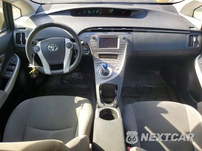 Zdjęcie 8 z 12 samochodu: 2012 TOYOTA PRIUS TWO VIN:JTDKN3DUXC1595799 - miniatura