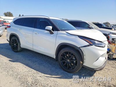 Czwarte zdjęcie samochodu z boku: 2021 TOYOTA HIGHLANDER XLE VIN:5TDHZRBH6MS073358 - miniatura