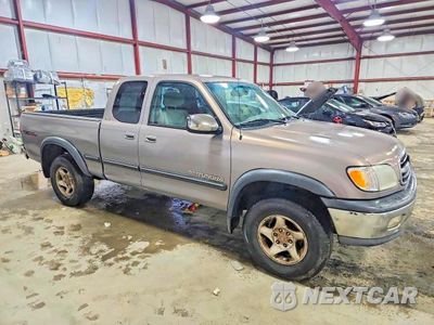 Czwarte zdjęcie samochodu z boku: 2002 TOYOTA TUNDRA SR5 V8 VIN:5TBBT441X2S232365 - miniatura