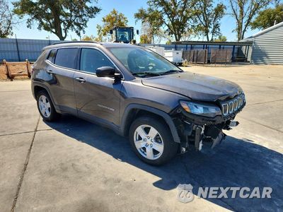 Czwarte zdjęcie samochodu z boku: 2022 JEEP COMPASS LATITUDE VIN:3C4NJCBB8NT229197 - miniatura