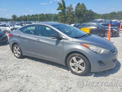 Czwarte zdjęcie samochodu z boku: 2013 HYUNDAI ELANTRA GLS VIN:5NPDH4AEXDH411149 - miniatura