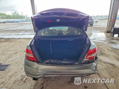Zdjęcie 6 z 12 samochodu: 2014 MERCEDES-BENZ C 250 VIN:WDDGF4HB2EA948837 - miniatura