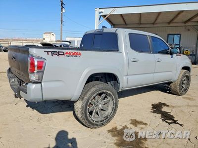 Trzecie zdjęcie samochodu z tyłu: 2020 TOYOTA TACOMA TRD SPORT VIN:3TMCZ5ANXLM316923 - miniatura