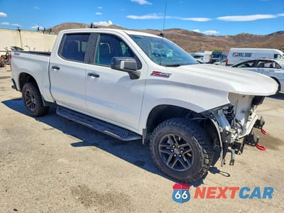 Czwarte zdjęcie samochodu z boku: 2020 CHEVROLET SILVERADO K1500 LT TRAIL BOSS VIN:3GCPYFED7LG311785 - miniatura