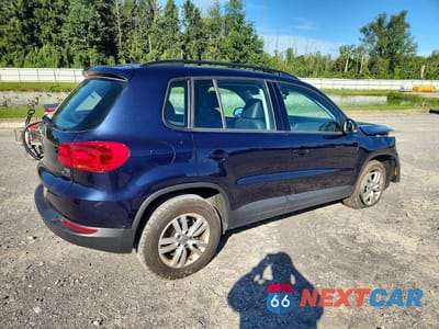 Trzecie zdjęcie samochodu z tyłu: 2016 VOLKSWAGEN TIGUAN S VIN:WVGBV7AX4GW587529 - miniatura