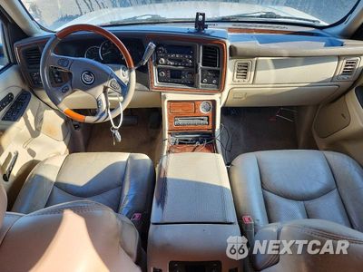 Zdjęcie 8 z 14 samochodu: 2004 CADILLAC ESCALADE ESV VIN:3GYFK66N34G123622 - miniatura