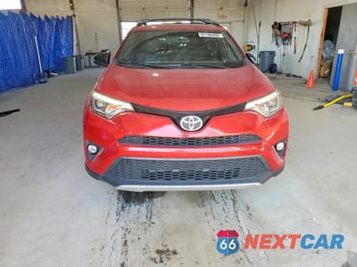 Piąte zdjęcie samochodu w środku: 2016 TOYOTA RAV4 SE VIN:2T3JFREV2GW530942 - miniatura