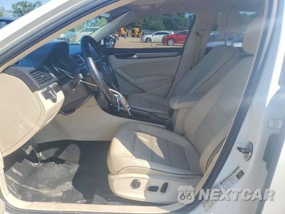 Zdjęcie 7 z 12 samochodu: 2017 VOLKSWAGEN PASSAT R-LINE VIN:1VWDT7A33HC053910 - miniatura