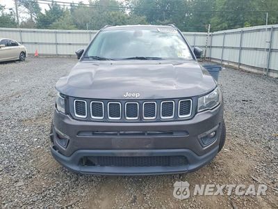 Piąte zdjęcie samochodu w środku: 2019 JEEP COMPASS LATITUDE VIN:3C4NJDBBXKT801159 - miniatura