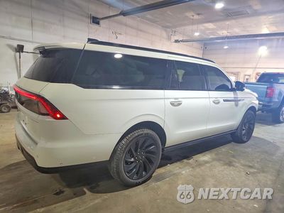 Trzecie zdjęcie samochodu z tyłu: 2025 LINCOLN NAVIGATOR L RESERVE VIN:5LMJJ3LG2SEL08121 - miniatura