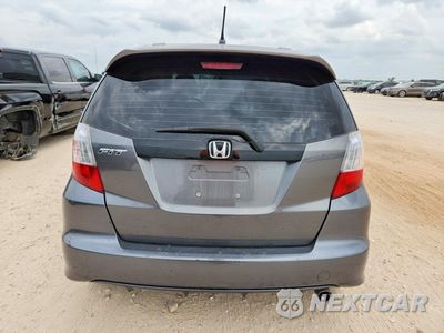 Zdjęcie 6 z 12 samochodu: 2013 HONDA FIT SPORT VIN:JHMGE8H53DC007428 - miniatura