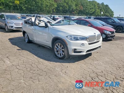 Czwarte zdjęcie samochodu z boku: 2018 BMW X5 XDRIVE35I VIN:5UXKR0C54J0Y00936 - miniatura