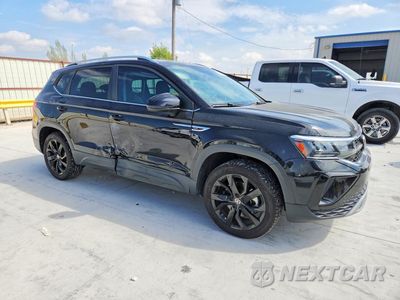 Czwarte zdjęcie samochodu z boku: 2022 VOLKSWAGEN TAOS SE VIN:3VVSX7B22NM097722 - miniatura