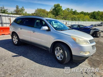 Czwarte zdjęcie samochodu z boku: 2012 CHEVROLET TRAVERSE LT VIN:1GNKVGED0CJ119610 - miniatura