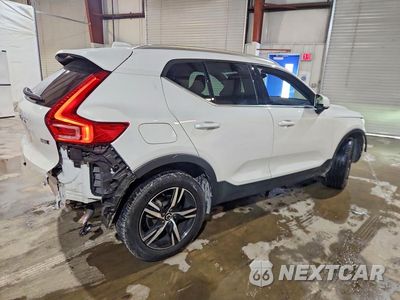 Trzecie zdjęcie samochodu z tyłu: 2025 VOLVO XC40 CORE VIN:YV4L12UJXS2569399 - miniatura