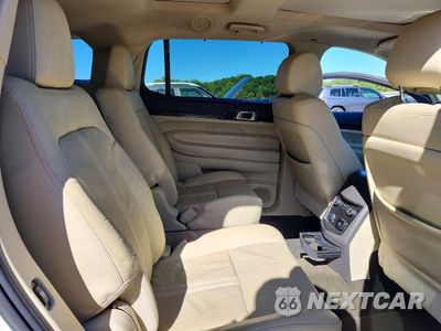 Zdjęcie 11 z 13 samochodu: 2018 LINCOLN MKT VIN:2LMHJ5AT8JBL01072 - miniatura