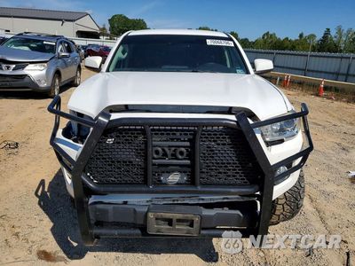 Piąte zdjęcie samochodu w środku: 2018 TOYOTA TACOMA SR5 V6 VIN:3TMCZ5AN1JM147064 - miniatura