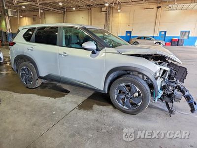 Czwarte zdjęcie samochodu z boku: 2025 NISSAN ROGUE SV VIN:5N1BT3BB5SC778212 - miniatura