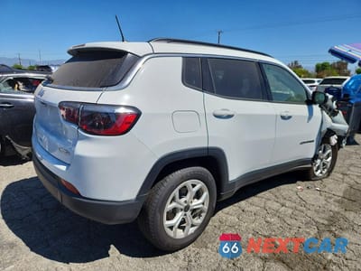Trzecie zdjęcie samochodu z tyłu: 2025 JEEP COMPASS LATITUDE VIN:3C4NJDBN1ST592890 - miniatura