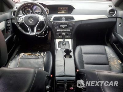 Zdjęcie 8 z 12 samochodu: 2013 MERCEDES-BENZ C 250 VIN:WDDGF4HB0DR275322 - miniatura
