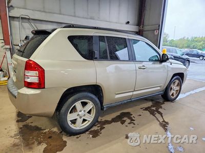 Trzecie zdjęcie samochodu z tyłu: 2010 JEEP COMPASS SPORT VIN:1J4NF4FBXAD511062 - miniatura