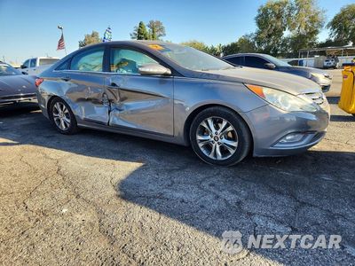Czwarte zdjęcie samochodu z boku: 2013 HYUNDAI SONATA LIMITED VIN:5NPEC4AC3DH694866 - miniatura