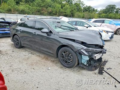 Czwarte zdjęcie samochodu z boku: 2026 KIA K5 LXS VIN:KNAG24J76T5451370 - miniatura