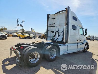 Trzecie zdjęcie samochodu z tyłu: 2023 VOLVO VNL SEMI TRUCK VIN:4V4NC9EH8PN612562 - miniatura