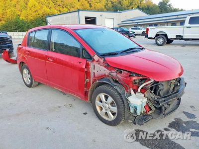 Czwarte zdjęcie samochodu z boku: 2012 NISSAN VERSA 1.8 S VIN:3N1BC1CP2CK251648 - miniatura