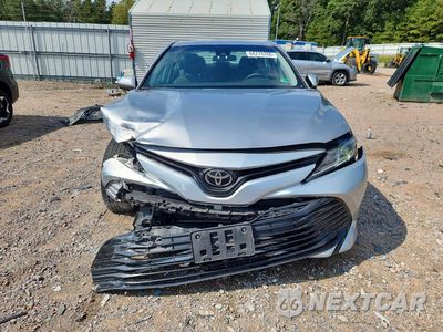 Piąte zdjęcie samochodu w środku: 2020 TOYOTA CAMRY LE VIN:4T1C11AKXLU918802 - miniatura