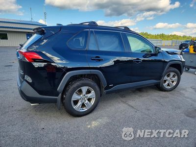Trzecie zdjęcie samochodu z tyłu: 2024 TOYOTA RAV4 HYBRID XLE VIN:JTMRWRFV0RD237736 - miniatura
