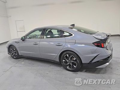 Drugie zdjęcie samochodu z przodu: 2025 HYUNDAI SONATA SEL VIN:KMHL64JA0SA486571 - miniatura
