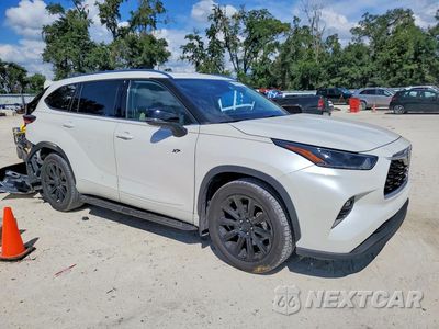 Czwarte zdjęcie samochodu z boku: 2021 TOYOTA HIGHLANDER XLE VIN:5TDGZRAH0M5055126 - miniatura