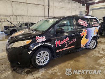 2013 TOYOTA SIENNA XLE 8-PASSENGER 5TDYK3DC1DS290402 - główne zdjęcie licytacji z USA - miniatura