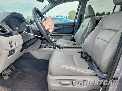 Zdjęcie 7 z 13 samochodu: 2019 HONDA PILOT TOURING VIN:5FNYF6H62KB091192 - miniatura