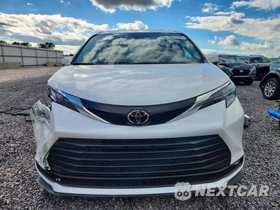 Piąte zdjęcie samochodu w środku: 2026 TOYOTA SIENNA XLE 7-PASSENGER VIN:5TDYSKFC5TS241371 - miniatura