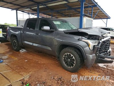 Czwarte zdjęcie samochodu z boku: 2024 TOYOTA TUNDRA SR5 VIN:5TFLA5DB2RX149033 - miniatura