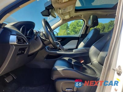 Zdjęcie 7 z 13 samochodu: 2019 JAGUAR F-PACE VIN:SADCS2FX4KA364933 - miniatura