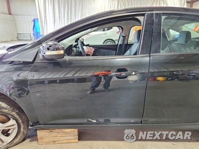 Zdjęcie 7 z 12 samochodu: 2014 FORD FOCUS SE VIN:1FADP3F25EL424552 - miniatura