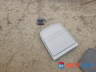 Zdjęcie 12 z 13 samochodu: 2004 BUICK PARK AVENUE ULTRA VIN:1G4CU541144135242 - miniatura