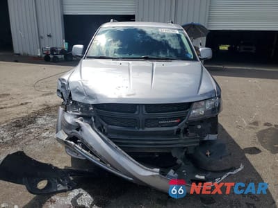 Piąte zdjęcie samochodu w środku: 2019 DODGE JOURNEY CROSSROAD VIN:3C4PDCGG9KT680431 - miniatura