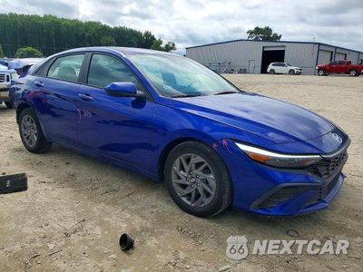 Czwarte zdjęcie samochodu z boku: 2024 HYUNDAI ELANTRA VIN:KMHLM4DG4RU652573 - miniatura