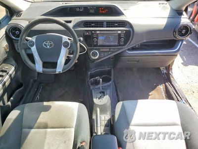 Zdjęcie 8 z 12 samochodu: 2017 TOYOTA PRIUS C TWO VIN:JTDKDTB33H1593901 - miniatura