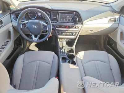 Zdjęcie 8 z 13 samochodu: 2018 HYUNDAI SONATA SE VIN:5NPE24AF1JH602159 - miniatura