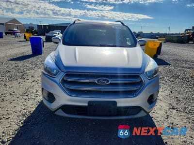Piąte zdjęcie samochodu w środku: 2018 FORD ESCAPE SE VIN:1FMCU9GD7JUC41025 - miniatura