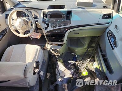 Zdjęcie 8 z 13 samochodu: 2014 TOYOTA SIENNA LE VIN:5TDKK3DCXES440854 - miniatura
