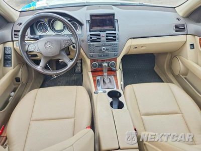 Zdjęcie 8 z 12 samochodu: 2011 MERCEDES-BENZ C 300 4MATIC VIN:WDDGF8BB4BR167508 - miniatura