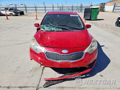 Piąte zdjęcie samochodu w środku: 2016 KIA FORTE EX VIN:KNAFZ4A81G5529334 - miniatura