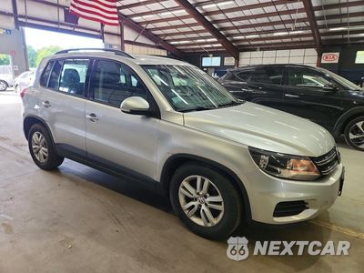 Czwarte zdjęcie samochodu z boku: 2015 VOLKSWAGEN TIGUAN S VIN:WVGBV7AX0FW589745 - miniatura