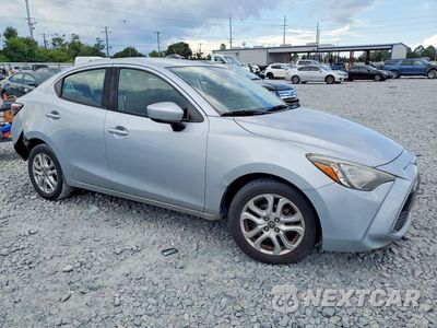 Czwarte zdjęcie samochodu z boku: 2018 TOYOTA YARIS IA BASE VIN:3MYDLBYV2JY302838 - miniatura